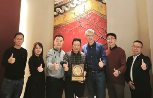 伟德国际victor1946荣获华勤技术“联合创新奖”