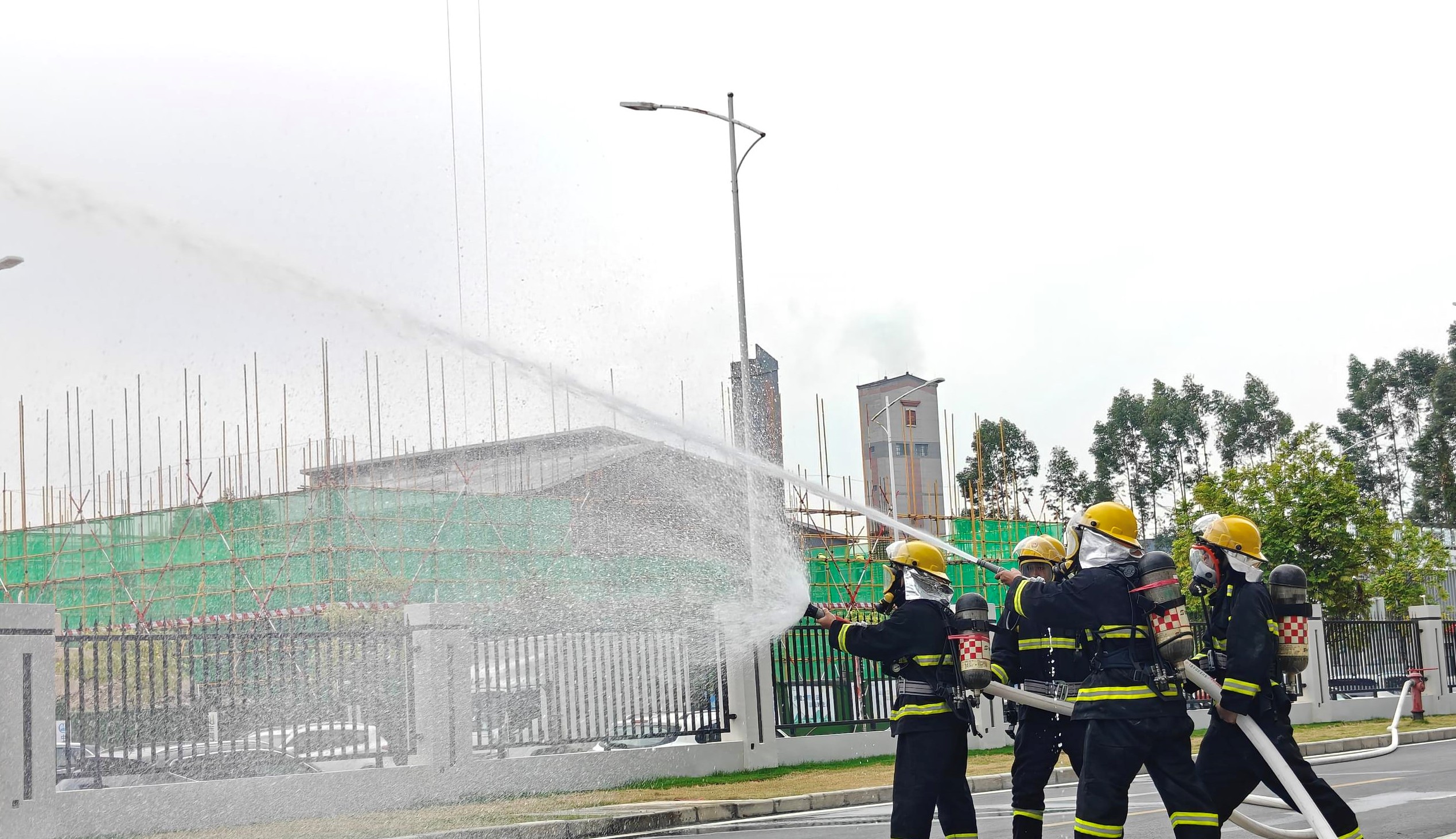 筑牢防火墙!伟德国际victor1946开展联合消防演习